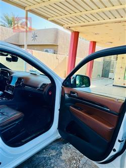 جیپ گراند شیرۆکی